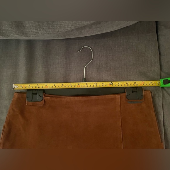 Brown suede mini skirt - Picture 10 of 10